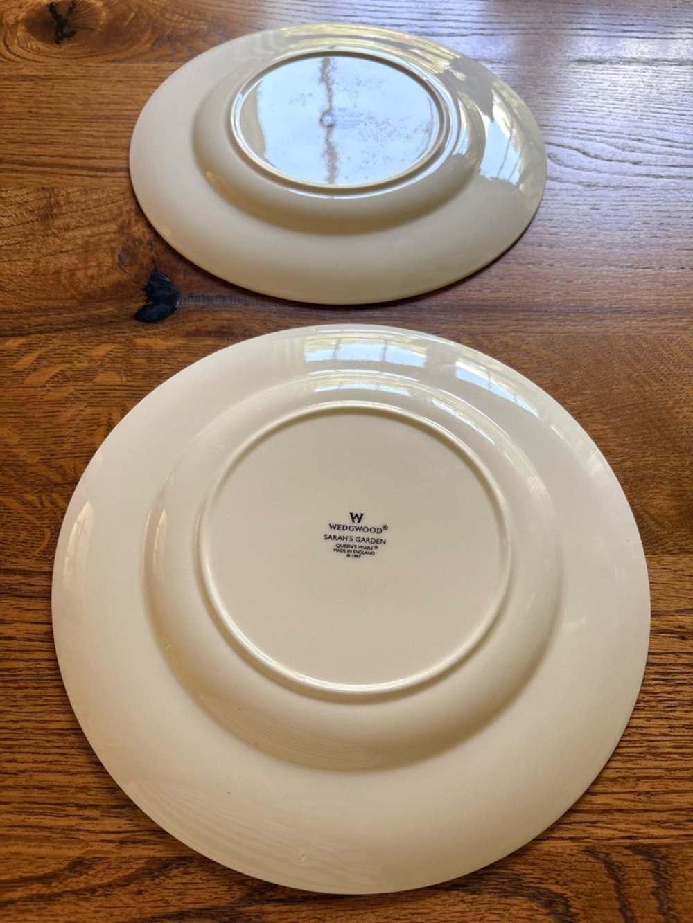 Wedgwood 1997 Sarah’s Garden (2) Green Rim Dinner Plates- Made in England - Picture 11 of 15